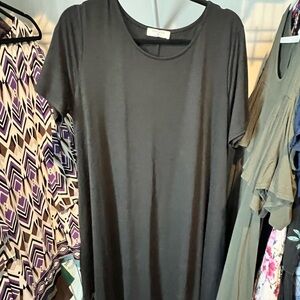 Zenana Outfitters Charcoal Short Sleeve Tee